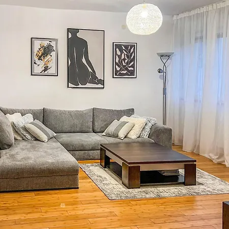 Apartman Lara - Spacious And Comfortable 2-bed, 2-bath