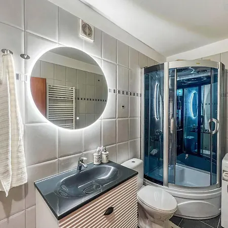 Apartmán Lara - Spacious And Comfortable 2-bed, 2-bath Split