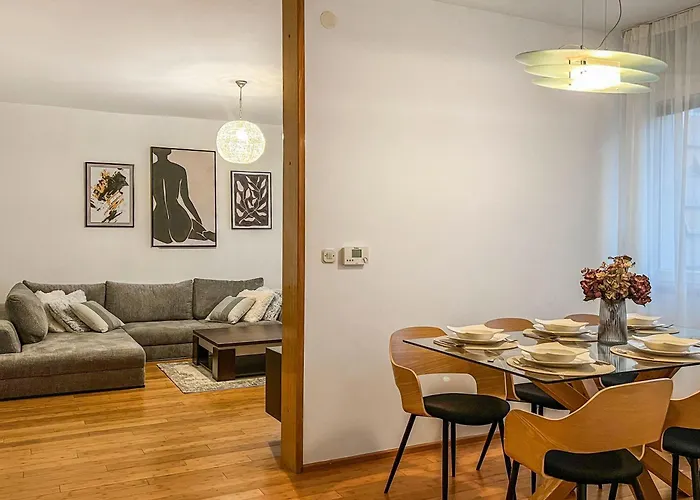 Lara - Spacious And Comfortable 2-bed, 2-bath *