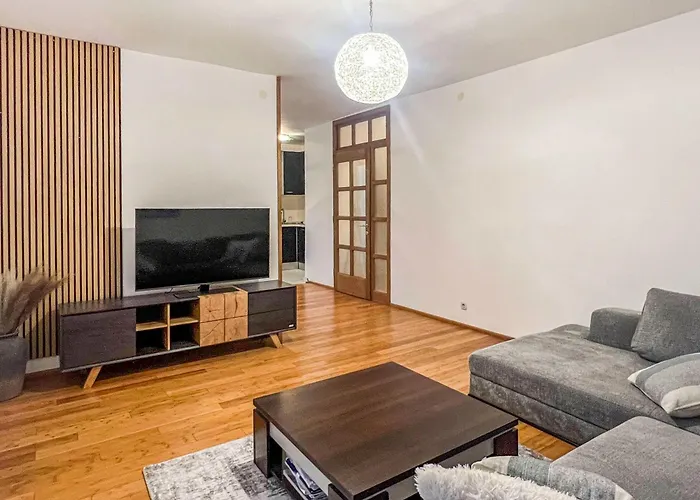 Lara - Spacious And Comfortable 2-bed, 2-bath * Split
