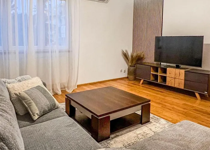 Lara - Spacious And Comfortable 2-bed, 2-bath Lägenhet *