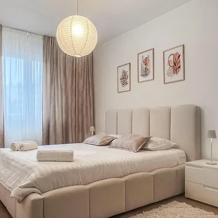 Lara - Spacious And Comfortable 2-bed, 2-bath Appartamento *